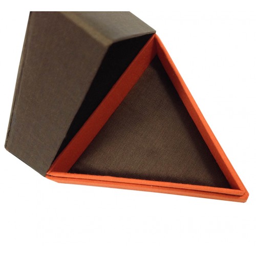 Triangle silk jewelry box