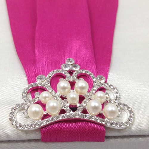 Silver plated pearl crown brooch featuring rhinestones