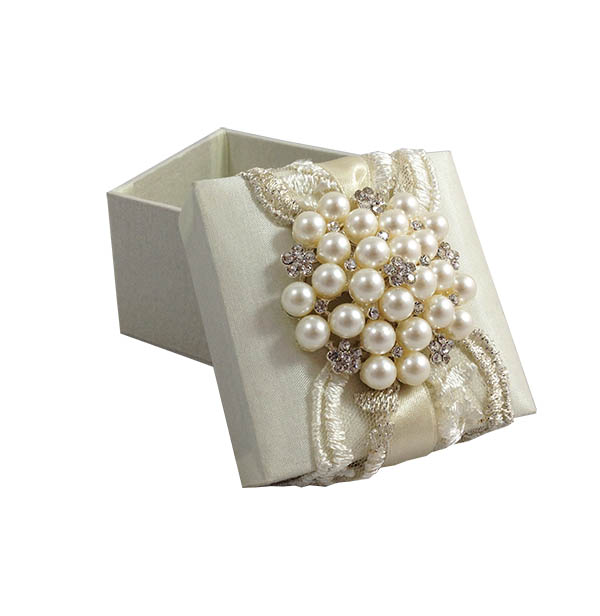 Pearl brooch and lace embellished ivory favor box for wedding