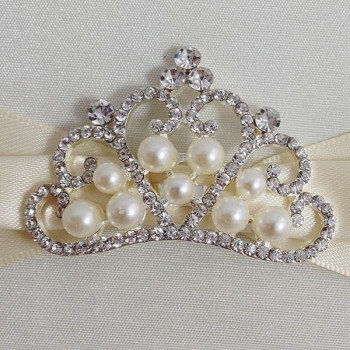 Crown brooch embellishment