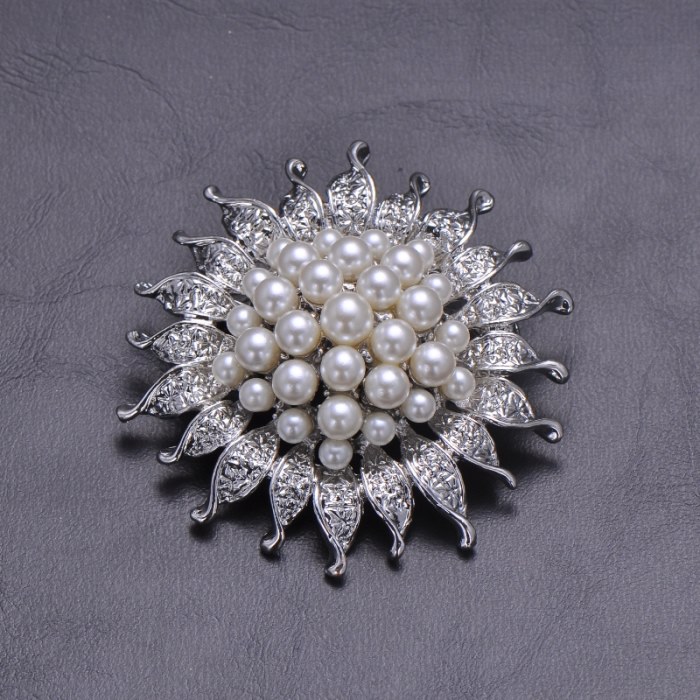 Pearl Brooch Pin Sparkling Sapphire Formal Accessory Elegant Pearl  Accessories for Women Exquisite Wedding Brooch 