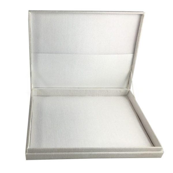 White hinged lid boxes