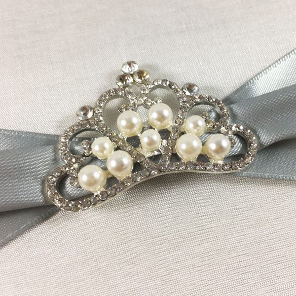 pearl crown brooch