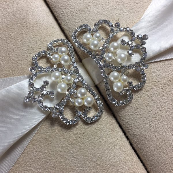 crown pearl pair brooch