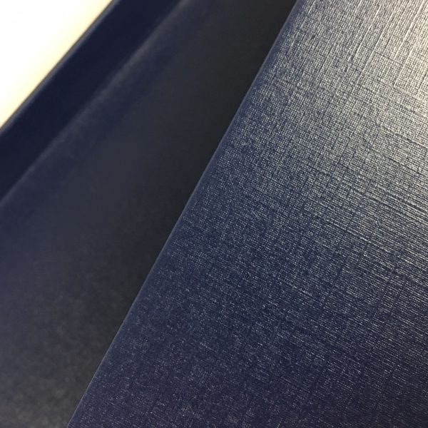 detail picture of navy blue paper box