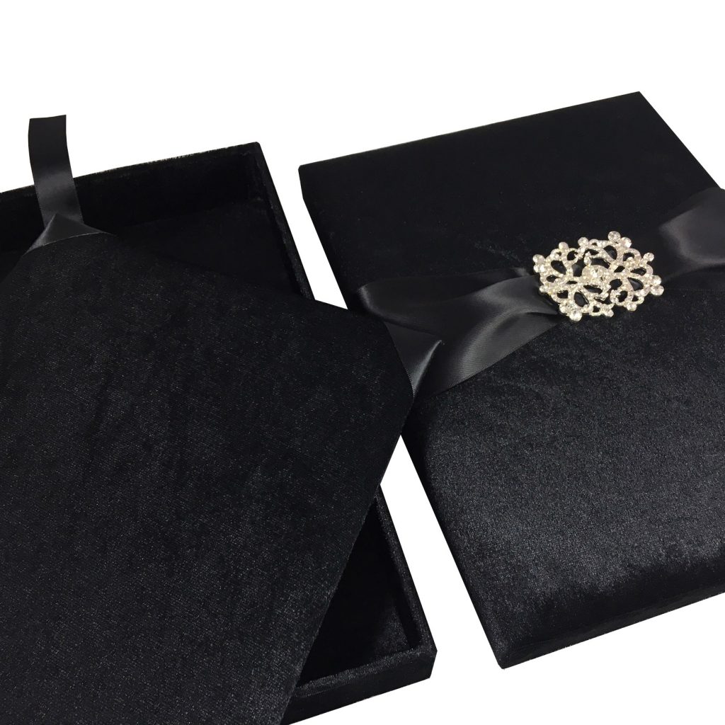 large-brooch-embellished-black-velvet-wedding-invitation-box-luxury