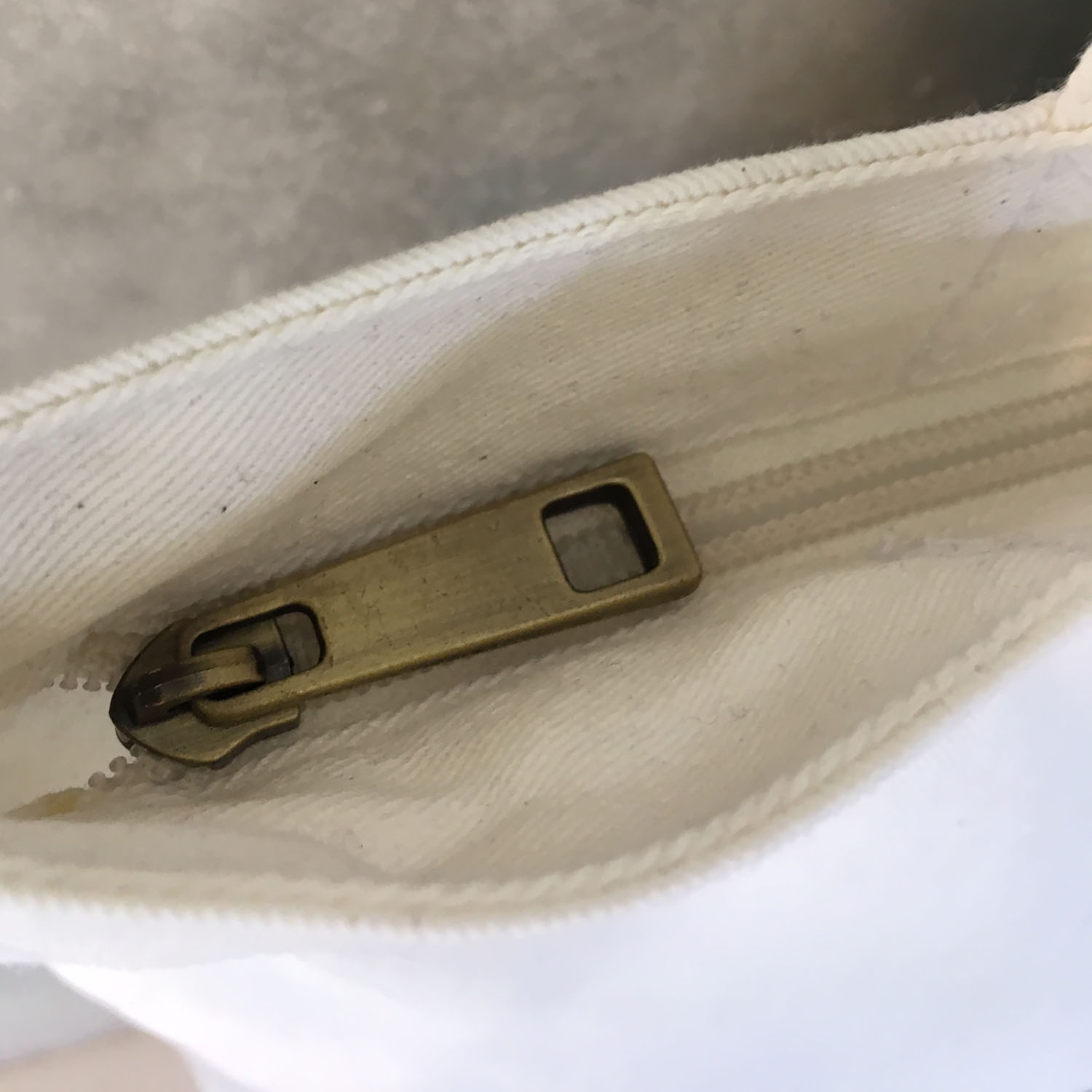 zippered closure bag