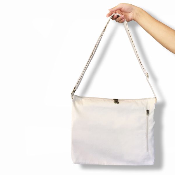 Durable zippered canvas shoulder bag