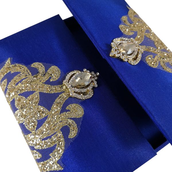 Crown brooch invitation with gold glitter and silk
