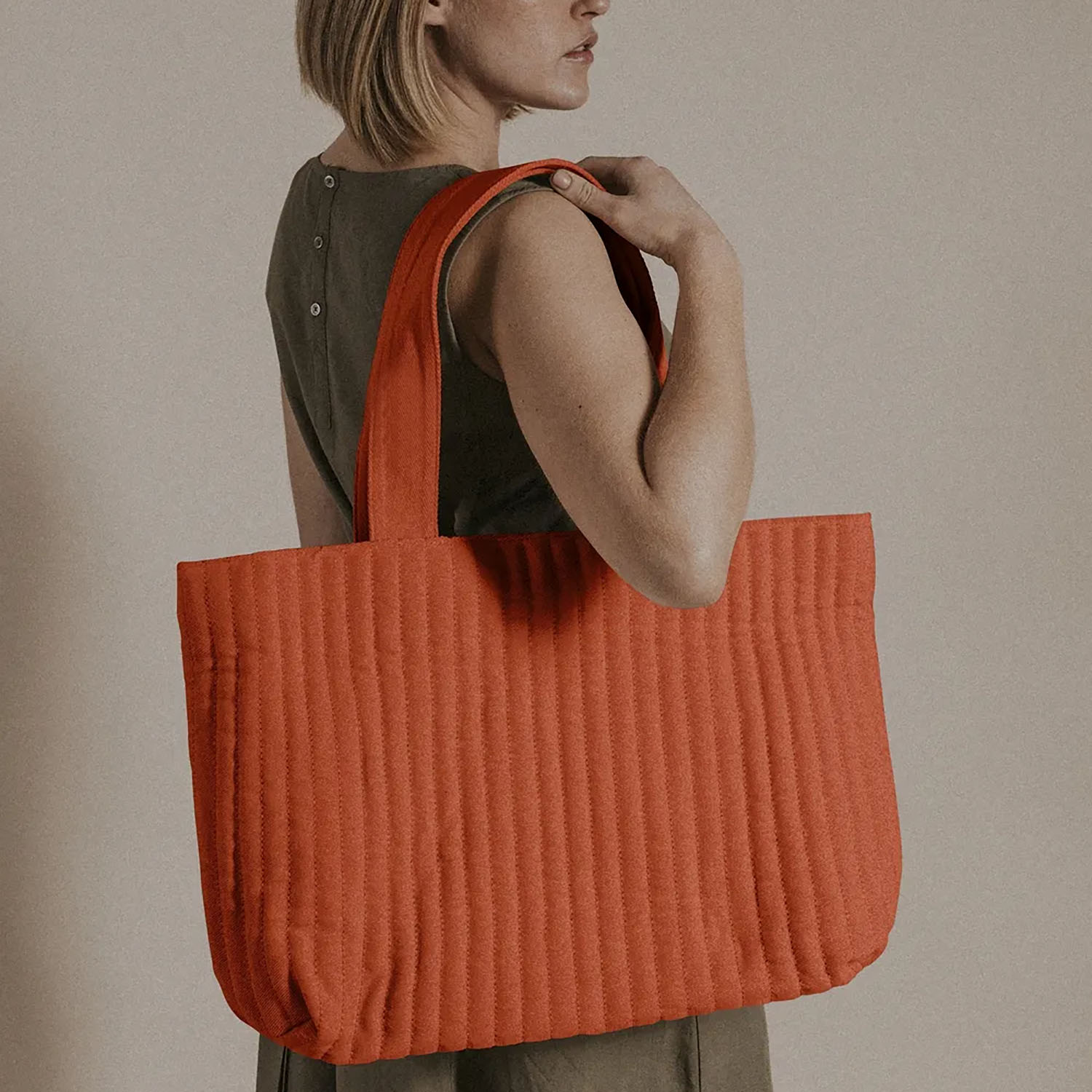 Medium Interlocking G tote bag in orange cotton canvas