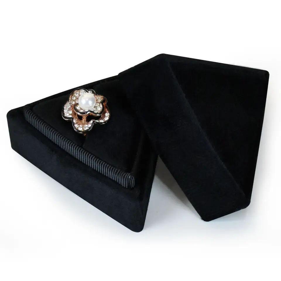 Black triangle shape jewelry box for rings