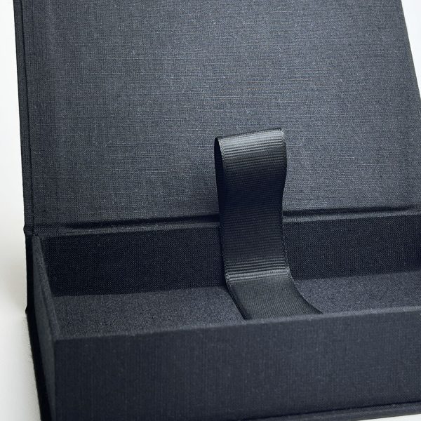 Quality linen photo box