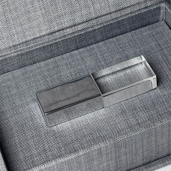 Zoom-in of linen USB box