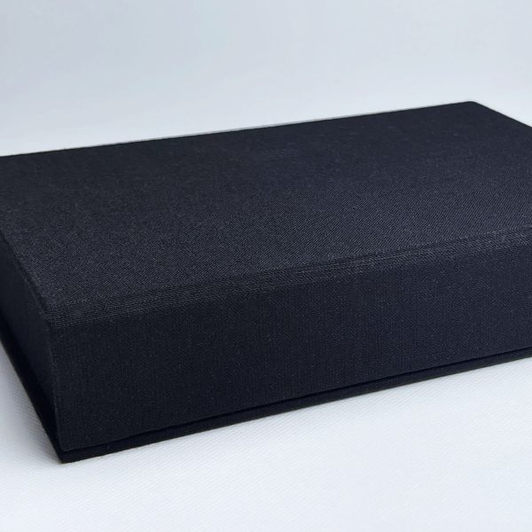 Magnet flap linen box