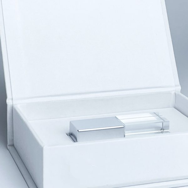 Close-up linen USB box