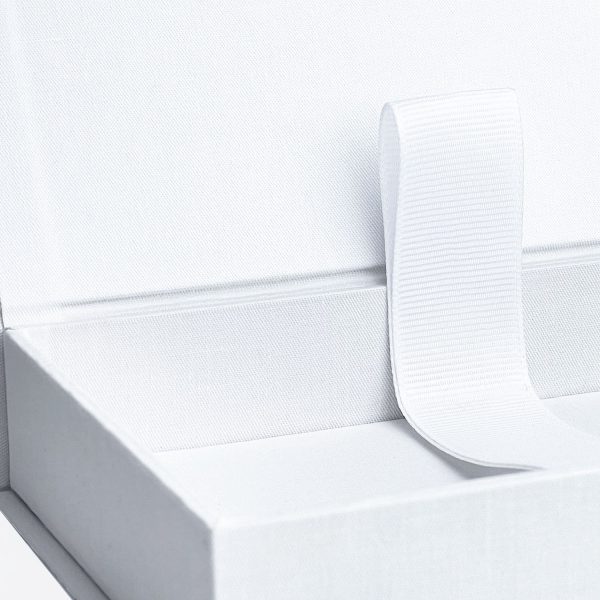 zoomed in of white linen photo box