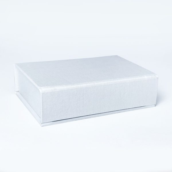 White linen USB box with closed magnet lid