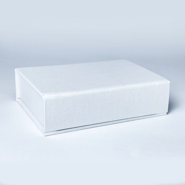 White USB box with magnet flap