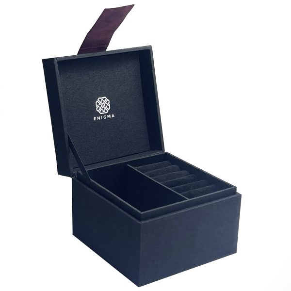 Elegant silk box for jewelry