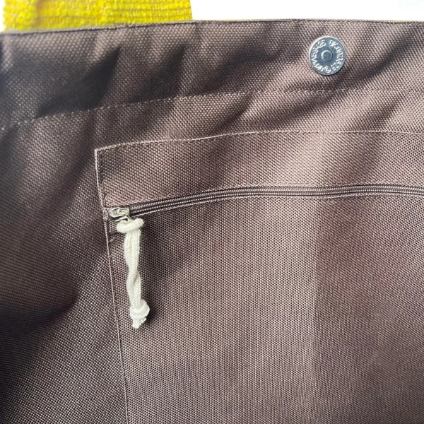 zipper pocket inside the beach bag